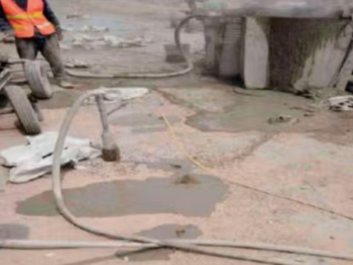 邗江水泥混凝土路面板底注浆技术 路面脱空注浆整治方案