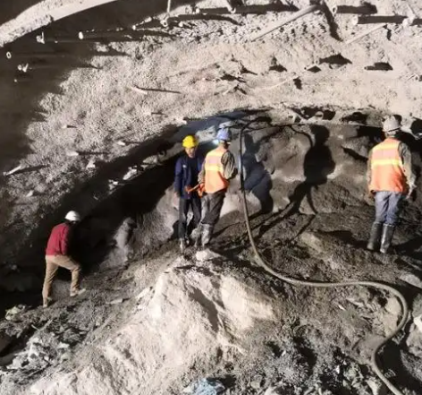 邗江拱顶带模注浆料的施工流程及注意事项